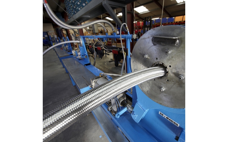 特氟龍編織軟管在生產過程中如何避免過早老化